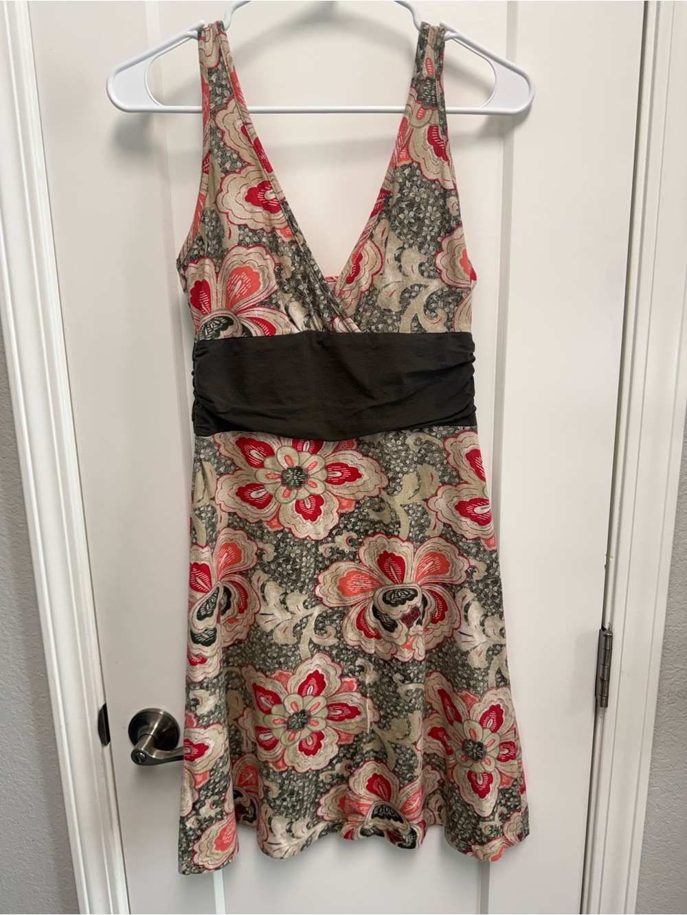 Patagonia Floral V-Neck Sleeveless Dress in Red, Cream & Gray